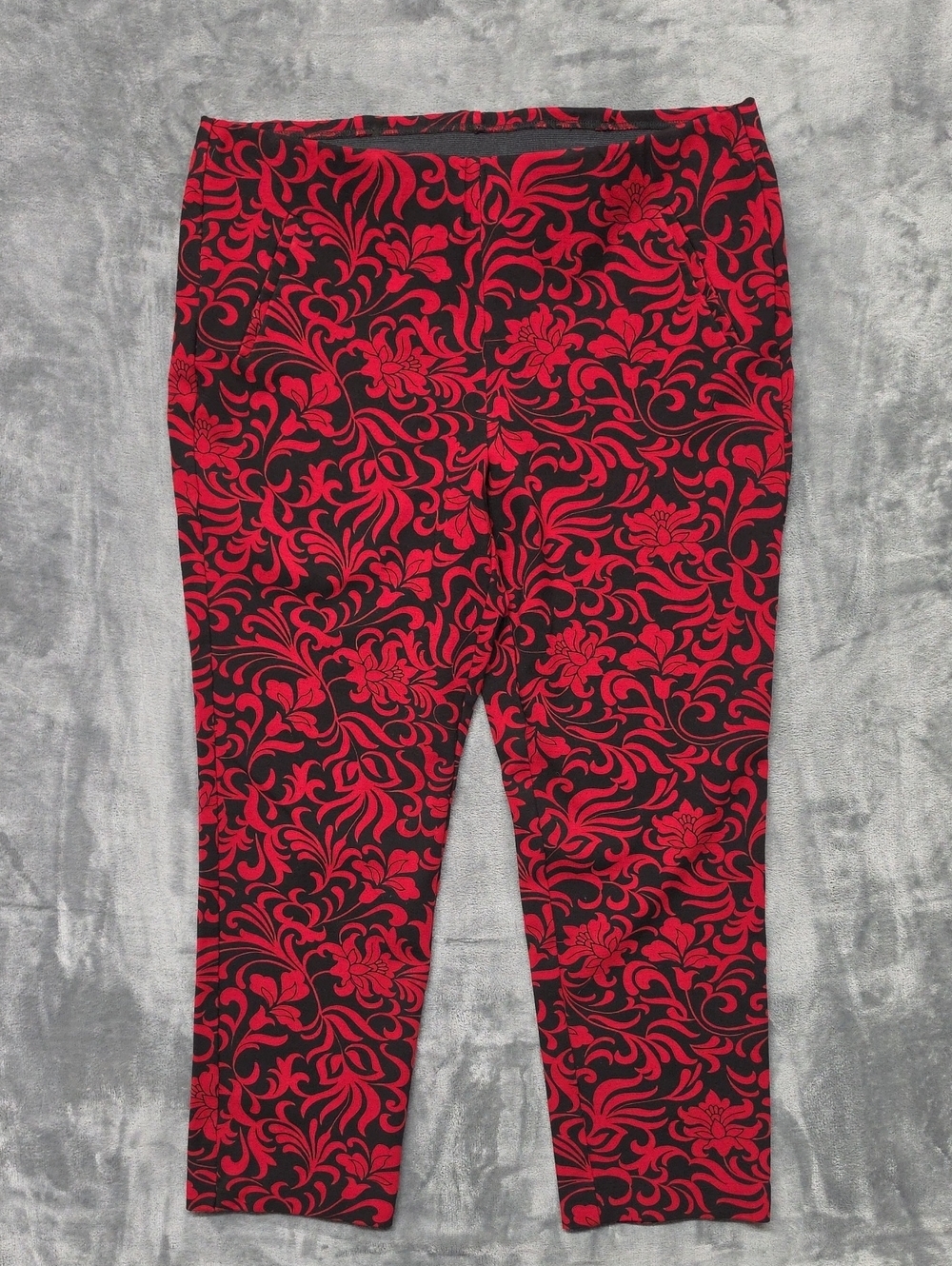 Chico's Red and Black Floral Cropped Pants sz XL
